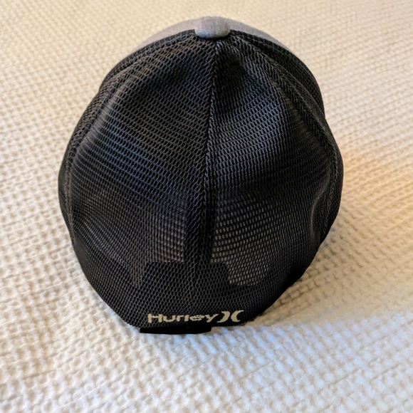 Hurley Flexfit Grey and Black Cap with Patch Logo - Picture 6 of 7